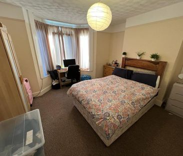 4 bedroom semi-detached house to rent - Photo 4