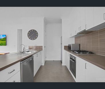 Close to Everything - Photo 4