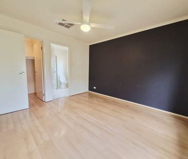 Comfortable, Convenient & Lots Of Natural Light - Photo 4