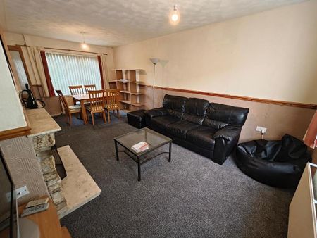 3 bedroom detached house to rent - Photo 3