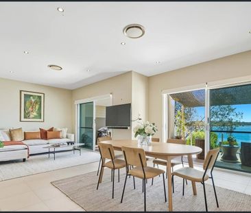 Magnificent three-bedroom riverfront townhouse - Photo 2