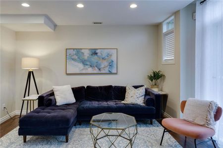 Furnished 2 Bedroom + Den Condo at Discovery Bay – Downtown Kelowna - Photo 4