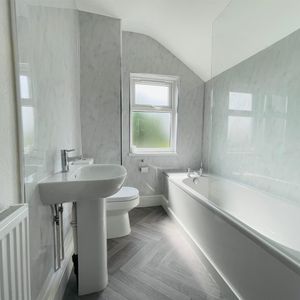 2 Bed House - Photo 2