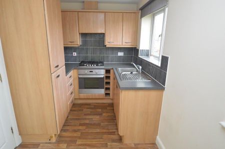 3 bedroom semi-detached house to rent - Photo 4