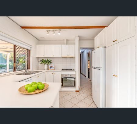 4 Caenby Cl, Karrinyup, WA 6018 - Photo 2