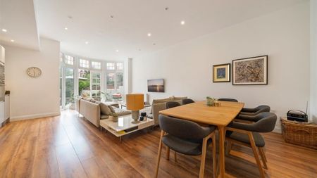 St. Johns Wood Park, London, NW8 - Photo 2