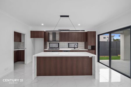 Exquisite Brand New Family Haven in Gledswood Hills - Photo 5