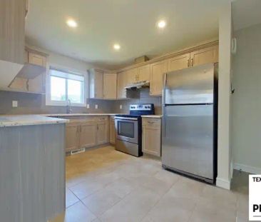 PET FRIENDLY 3 Bed / 2.5 Bath Half Duplex SE Edmonton | 2913 15 Str... - Photo 1