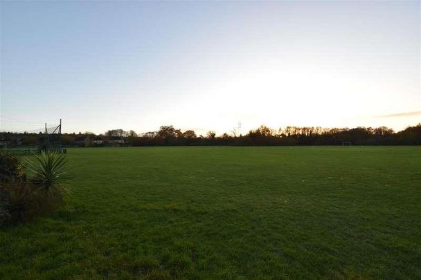 Bolton Road, Maidenbower, Crawley, RH10 - Photo 1