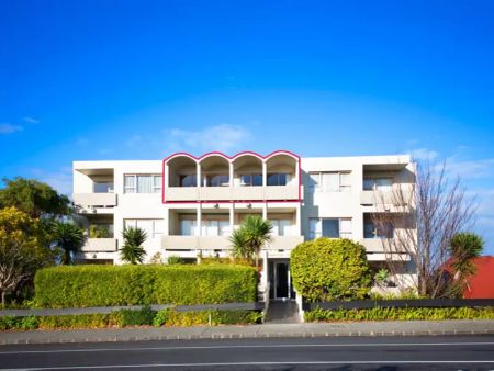 SPACIOUS ONE BEDROOM APARTMENT IN REMUERA - Photo 2