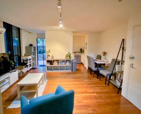 Redfern - Photo 2