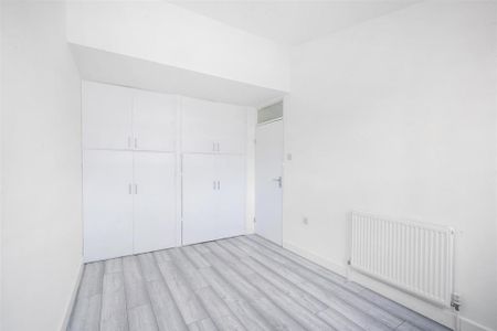 3 bedroom flat to rent - Photo 5