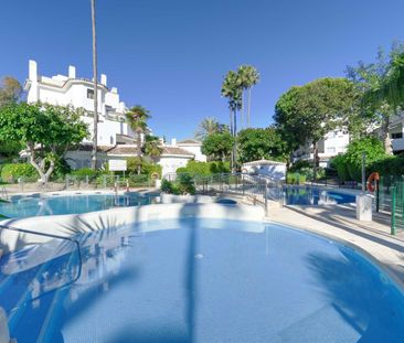 Middle Floor Apartment in Elviria - Photo 4