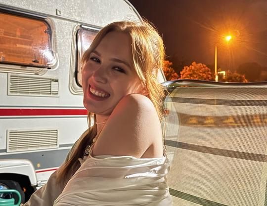 Suche ein WG Zimmer/Wohnung - Photo 1