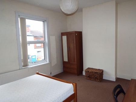 4 bedroom terraced house to rent - Photo 5
