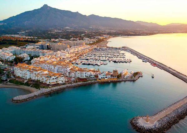 9 bedroom luxury Villa for rent in Benahavís, Andalusia