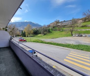 Charmant appartement de 2.5 pièces avec balcon à deux pas du centre - Photo 3