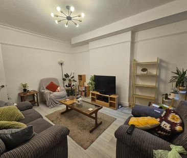 3 bedroom semi-detached house to rent - Photo 5