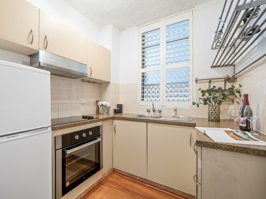 Fresh Parkside Studio in a Prized Lifestyle Hub - Photo 1