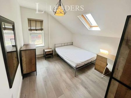 Laburnum Grove, Beeston, Nottingham, Nottinghamshire, NG9 - Photo 2