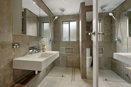 Location! Location! Location! - Photo 4