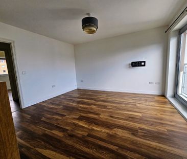 Bright & Quiet Flat in Ideal Location in Bracknell - Photo 1