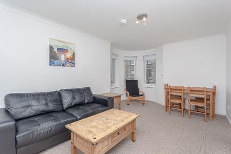 3 bedroom flat to rent - Photo 2