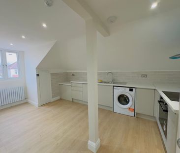 3 Bed Flat, Broomhill Road, IG3 - Photo 4