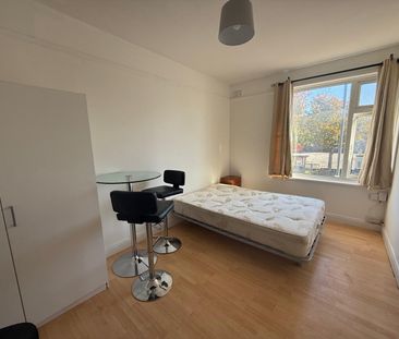 Room in a Shared Flat, Kenton Lane, HA3 - Photo 5