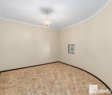 Family Home - Huge Back Yard & Workshop - Photo 3