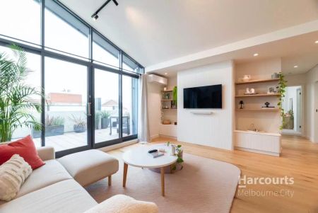 High End Living in North Melbourne - Fully Furnished - Photo 2