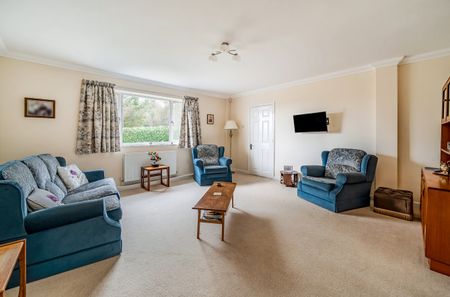 3 bedroom detached bungalow to rent - Photo 4