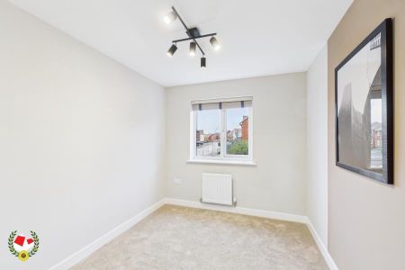 De Lisle Bush Way, Great Oldbury, Stonehouse - Photo 4