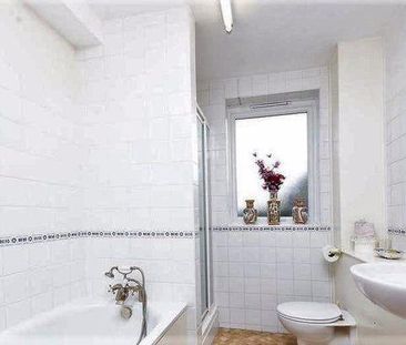 2 bedroom ground floor flat to rent - Photo 2