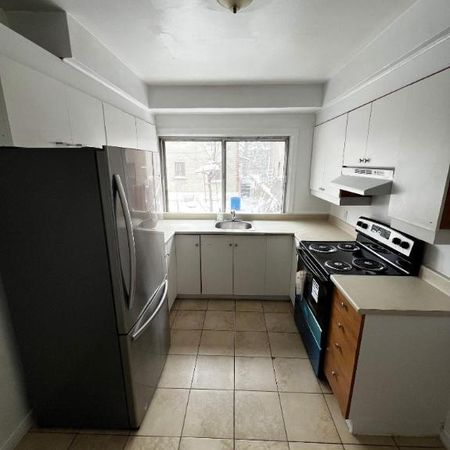 Superbe 4 ½ rénové, situé dans un immeuble tranquille à NDG - Photo 3