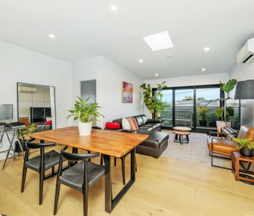 THIRD FLOOR APARTMENT IN CENTRAL LOCATION - Photo 2