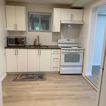 $2000/1brm-600sqft newly renovated Avail March 15- 6560 Winch Bby - Photo 3