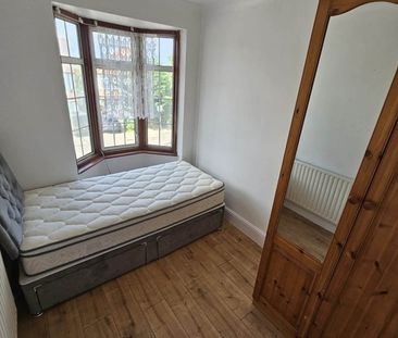Room in a Shared House, Ballogie Avenue, NW10 - Photo 4