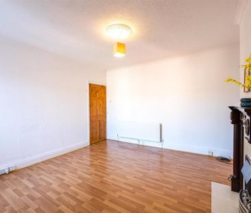 3 bedroom flat to rent - Photo 2