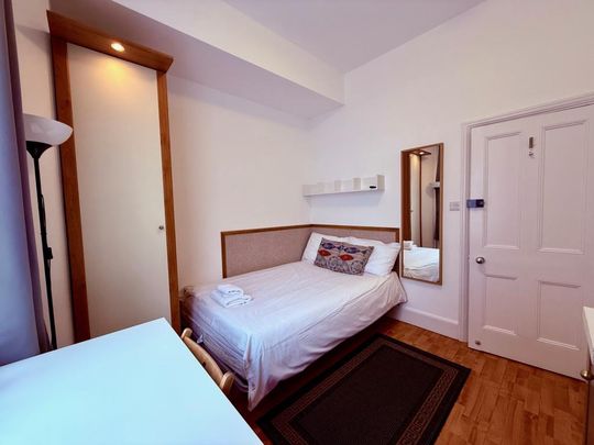 Flat 202 Fulham Palace Road, Fulham W6 9HH - Photo 1