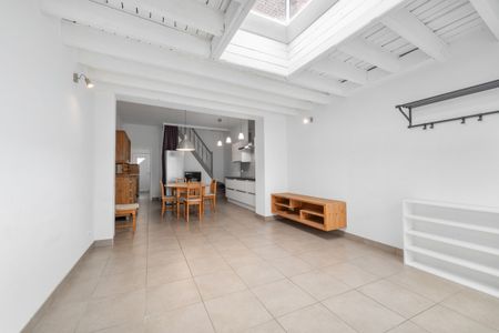 Zeer ruime 4 Slaapkamerwoning met tuin in Gent te huur - Photo 2