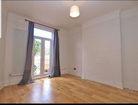 1 Bed Flat, Birkhall Road, SE6 - Photo 2