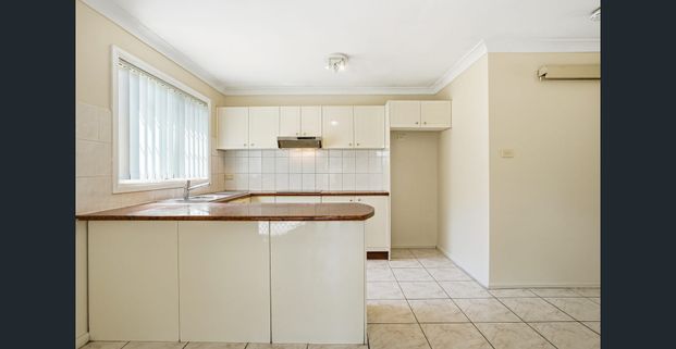 Private Townhouse Living with Outdoor Entertaining & Single Garage - Photo 1