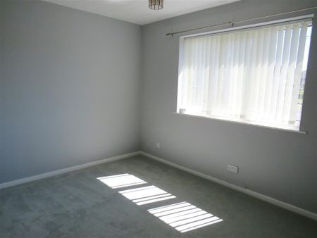 Varley Gardens - Photo 4