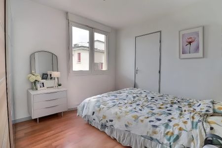 Location Appartement 4 pièces 108m² CHAMALIERES 63400 - Photo 2