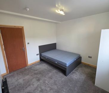 Room in a Shared Flat, Eccles New Road, M5 - Photo 5