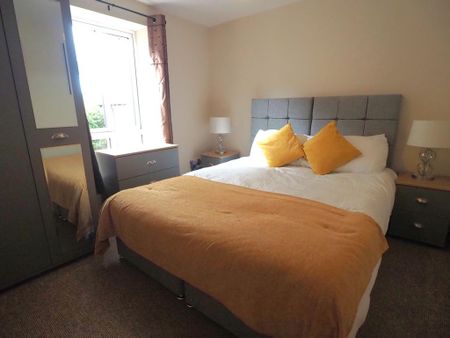 3 bedroom end of terrace house to rent - Photo 4