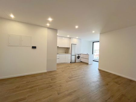 2 bedroom flat like new near the Wisteria Shopping Center! - Photo 4