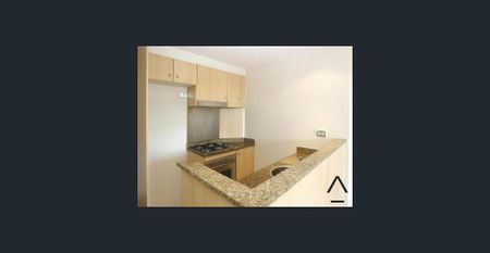 Modern One Bedroom Apartment with Private Courtyard - Photo 2