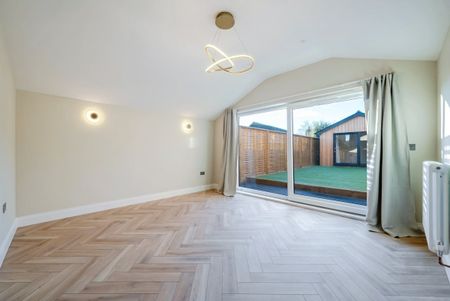 3 bedroom terraced house to rent - Photo 5